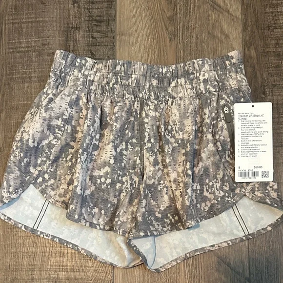 Lululemon Tracker LR Short 4in Lined size 8 - Picture 1 of 5